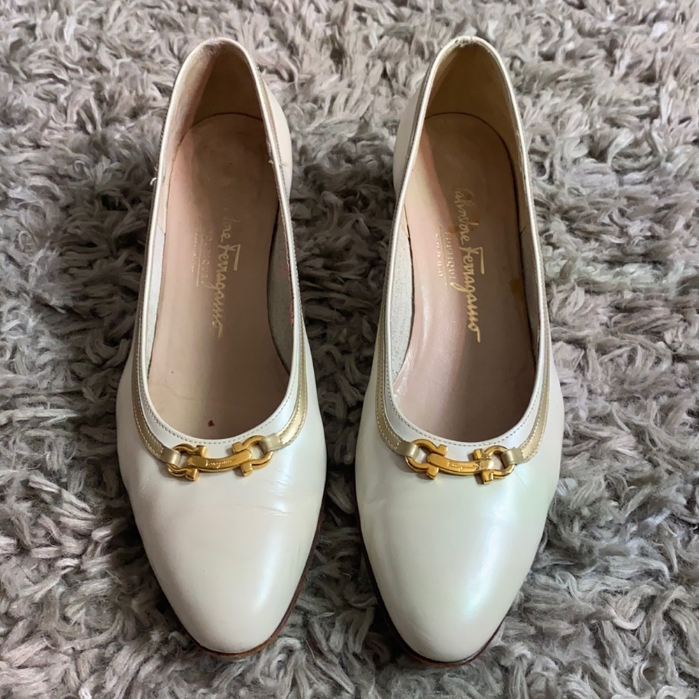 Vintage  Ferragamo pointed pumps Flats